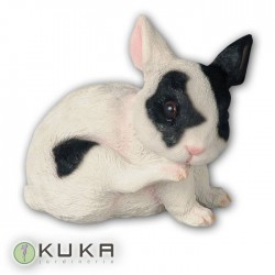 Figura conejo blanco con manchas negras