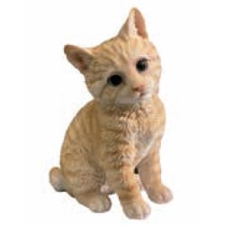 Figura gato naranja sentado